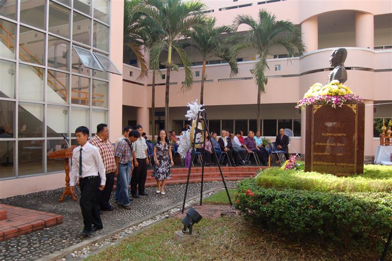 ../Picture/2552/DSC_0040 (Medium).JPG